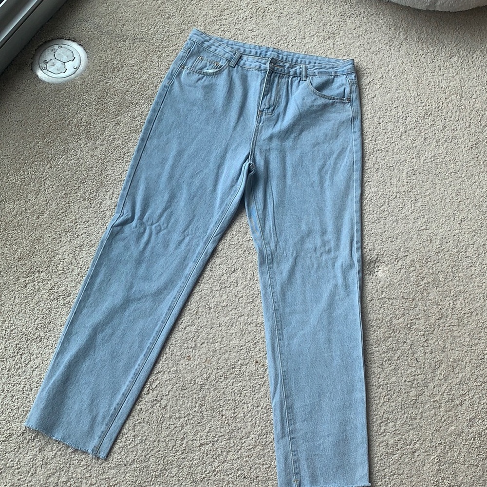 NEVER WORN Light Wash high waisted Mom jeans